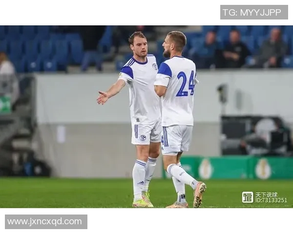 沙尔克04遭RB莱比锡逆转，保级困难增加深陷泥潭